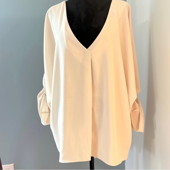 STUNNING TAB SLEEVE LIGHT AND AIRY HIGH LOW TUNIC - Picture 1 of 3